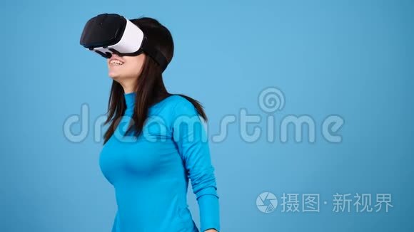 女子增强虚拟现实视频