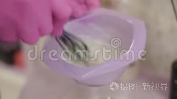 混合化妆品制剂以形成软膏