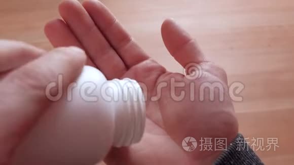 近患病者服用抗生素视频