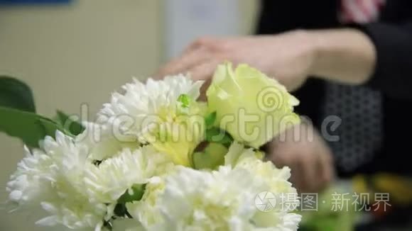 菊花与黄玫瑰组成的高清镜头视频
