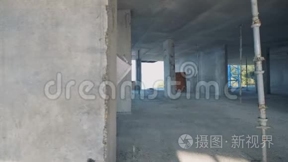 建筑商，建筑师看建筑图，特写..