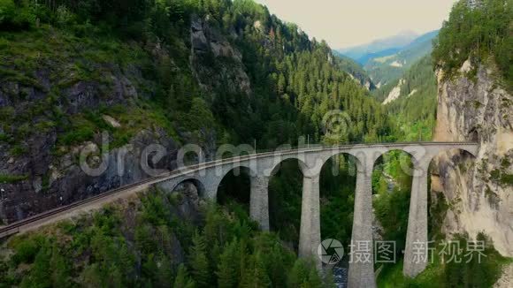 著名的高架桥在瑞士菲利斯村视频