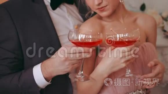 新婚夫妇的姿势