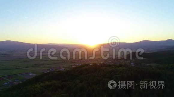 夕阳西下的山景视频