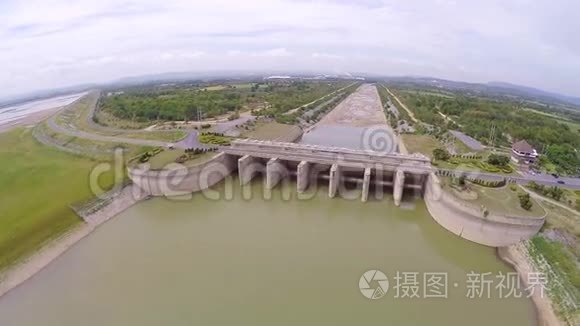 泰国水坝和水力发电厂的鸟瞰图视频