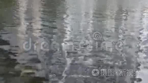 水中的涟漪.