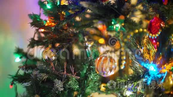 装饰的圣诞树闪闪发光视频