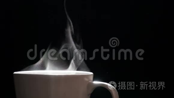 一杯米色的热茶视频