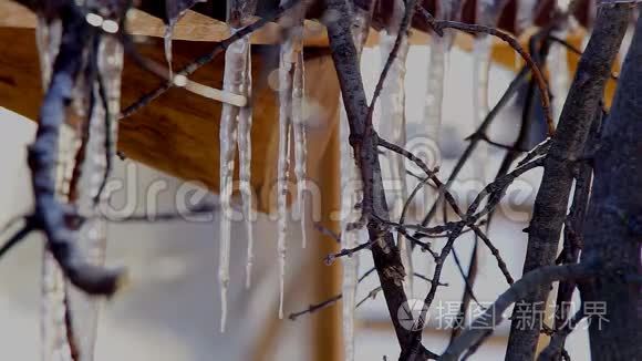 来自屋顶的冷冻水视频