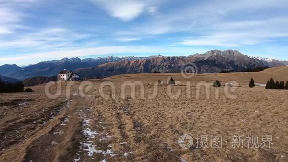 奇妙的景观在蒙特波拉地区和普洛拉纳山脉在冬季干燥季节。 阿尔卑斯山。 意大利