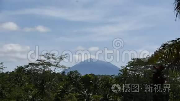 巴厘岛火山爆发视频