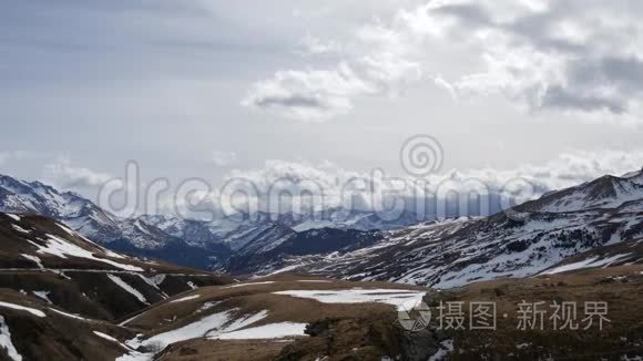 西班牙滨海冬季度假胜地的山景视频