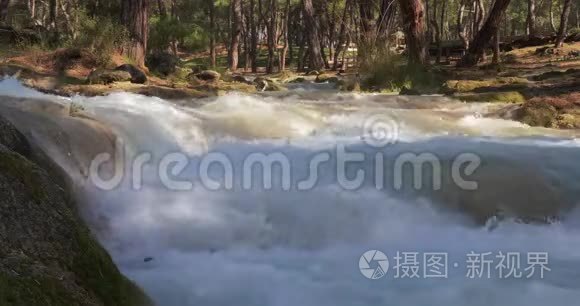 林山河水晶水.. 在山脉深处