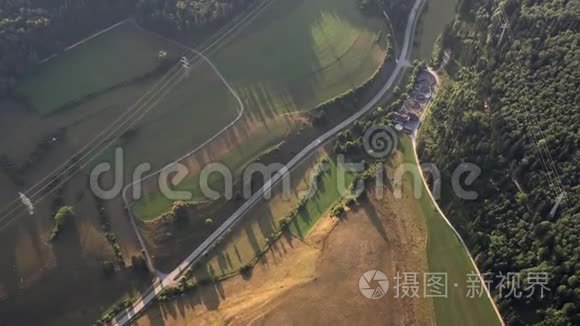 鸟瞰德国的道路和田野视频