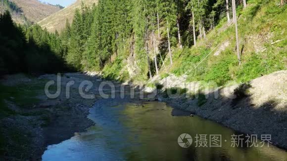 塔特拉山带湖的高山景观视频