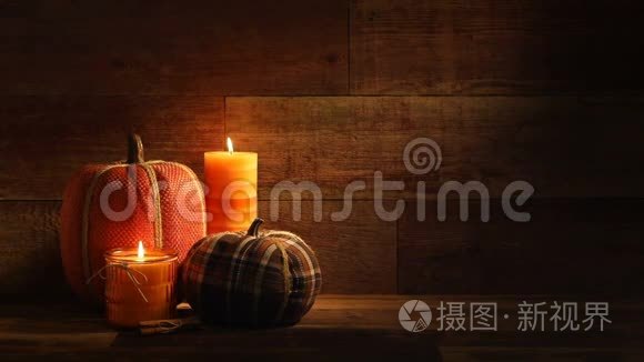 秋收蜡烛和刺绣蒲普金斯复古木材背景视频
