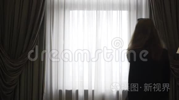 03-02推荐专题:开窗打开窗帘开车开窗外开窗通风掀开窗帘清晨拉开窗帘