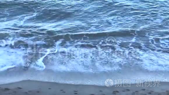 缓慢而平静的黑海海浪视频