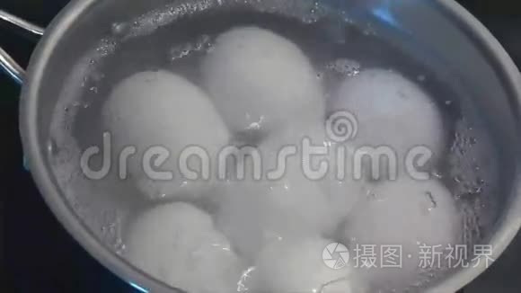 用不锈钢锅煮鸡蛋视频