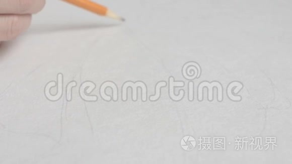 艺术家用铅笔画一幅素描视频