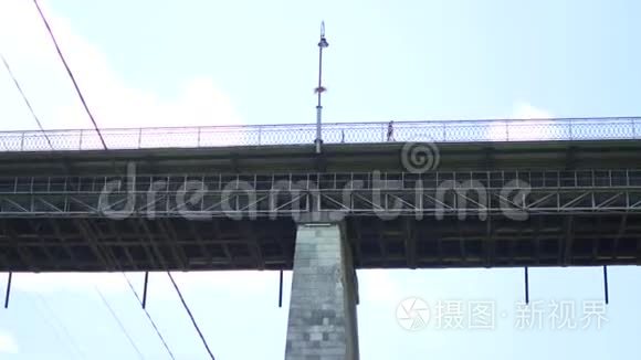 乌克兰城镇的老桥视频