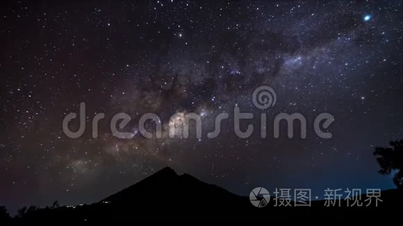 4K-夜时移银河星山林贾尼隆博克印度尼西亚