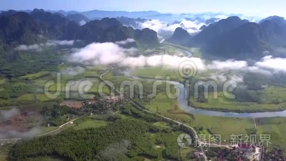 高地、山谷和河流交界处