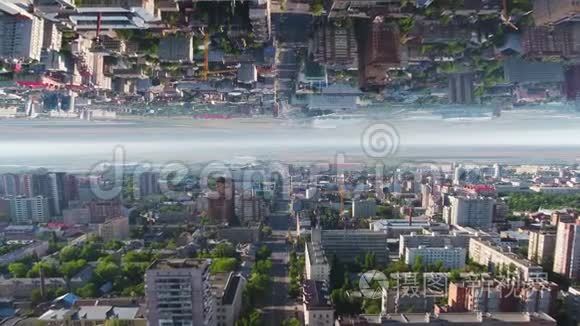 鸟瞰莫斯科市区在夏季阳光明媚的一天，俄罗斯，镜面地平线效果。 媒体。 美丽的风景