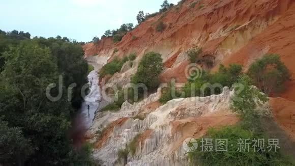 溪中的仙溪奇景游客视频