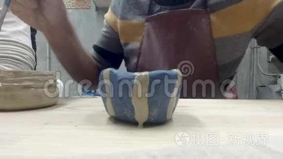 他画陶器视频