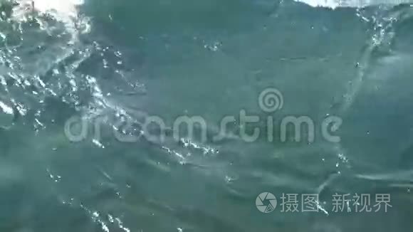 黑暗的海水在移动视频