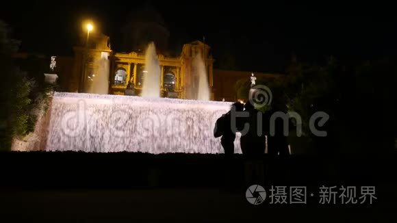 巴塞罗那魔术喷泉灯光秀游客视频