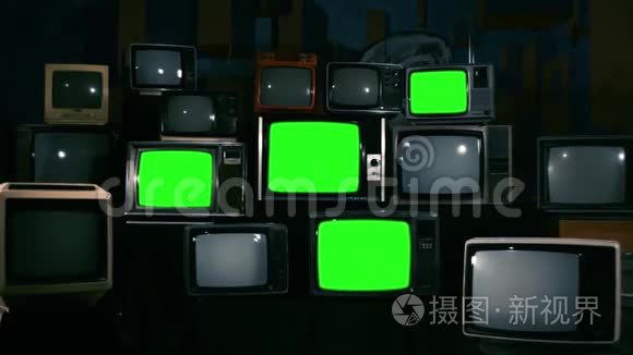 80电视与绿色屏幕。 放大。 蓝色钢锥。