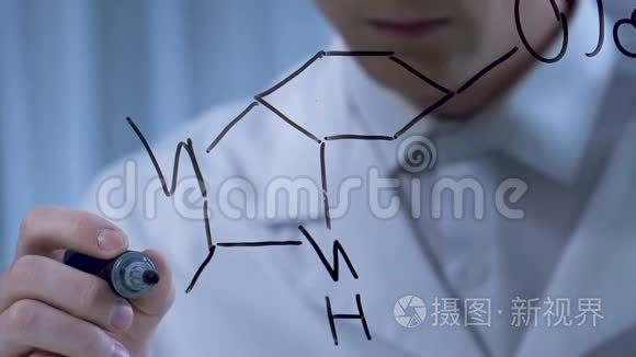 科学家致力于创造新配方，进行和记录研究