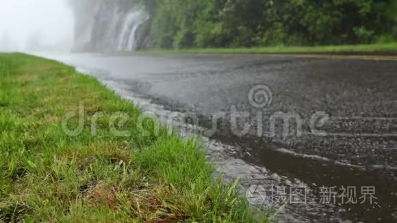 蓝岭公园路暴雨来袭视频