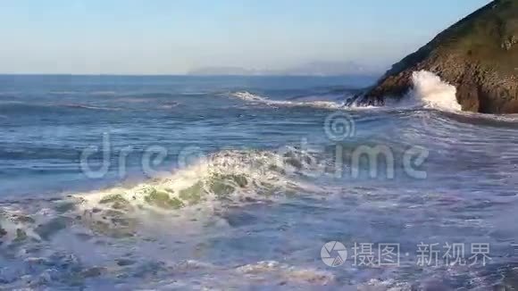 海湾里的巨浪视频