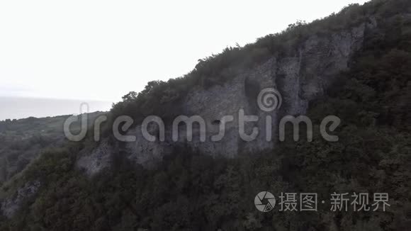 阿布哈兹海岸黑海绿色山洞奇观视频