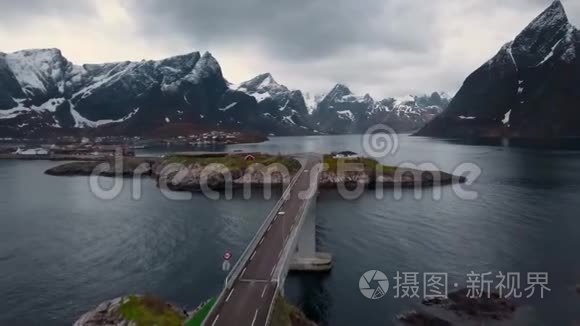 鸟瞰挪威洛佛顿群岛，受欢迎的旅游目的地。 空中飞行