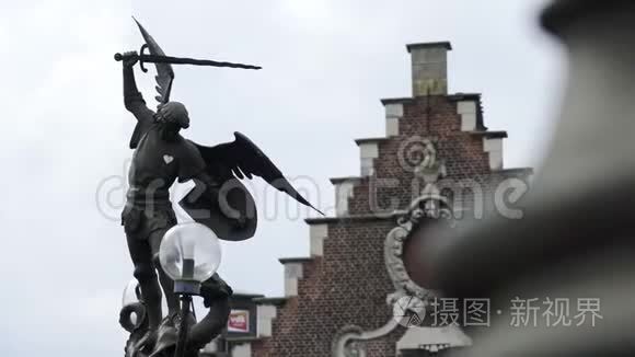 圣乔治在灯笼上的雕塑视频