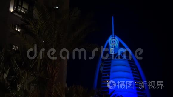 迪拜，联合阿拉伯EMIRATES，阿联酋2018年1月19日。 迪拜。 晚上入住BurjAlArab，豪华7星酒店美丽建筑。