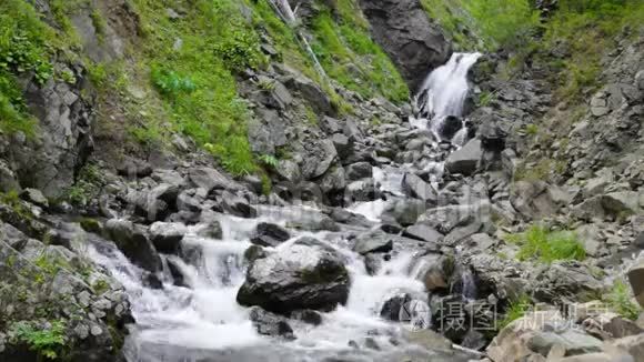 大山瀑布视频