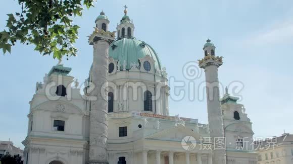 卡尔斯基奇教堂是奥地利维也纳的一座巴洛克式教堂，外观令人惊叹