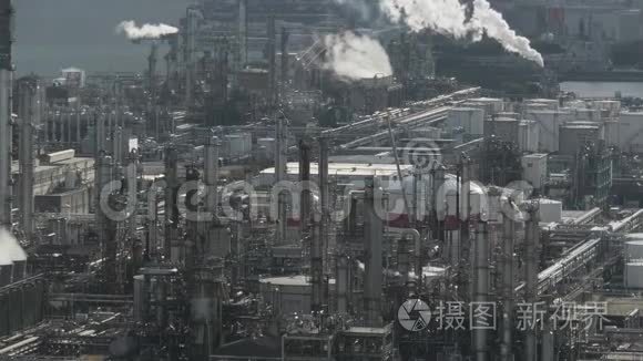 工业区的工厂及烟雾空气污染视频