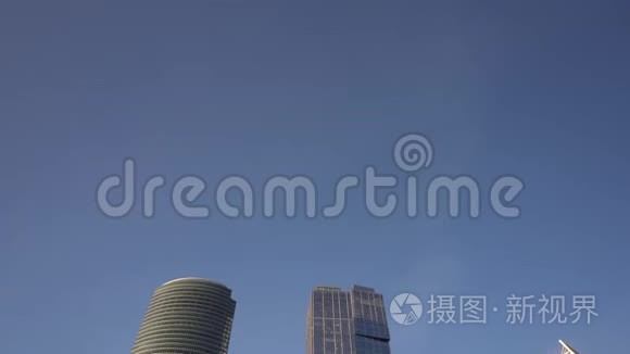 金融区城市景观和著名摩天大楼的全景