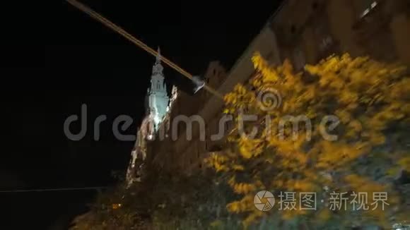 古老的哥特式建筑在夜晚视频