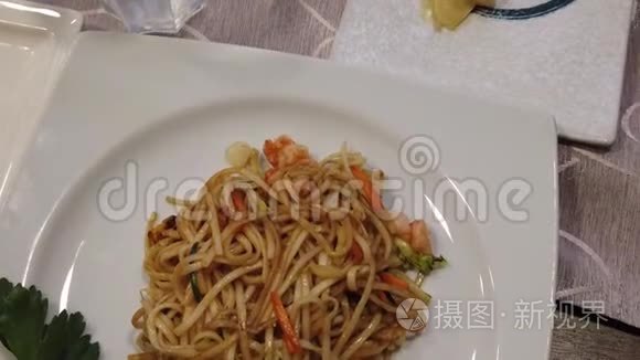 日本和中国融合美食的鸟瞰图视频