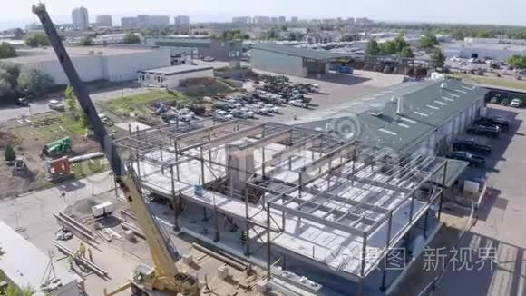 城市建筑工地的卡车视频