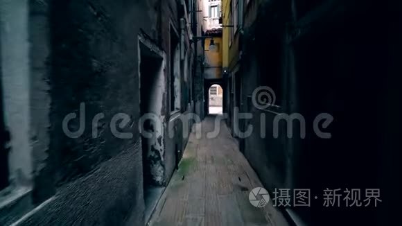 旧城区狭窄的街道视频