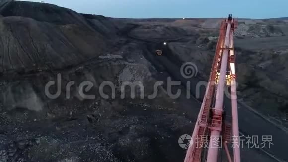 挖掘机露天煤矿夜间照明视频
