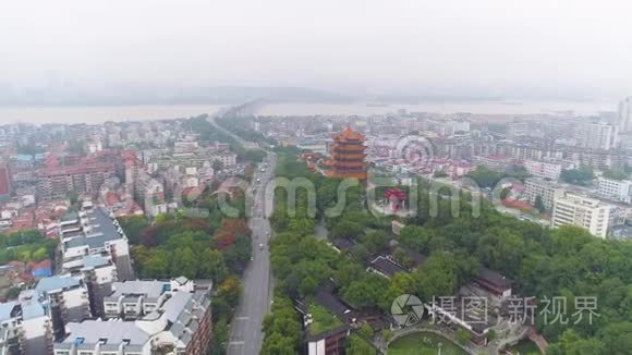 中国武汉-2017年5月2日：白天武汉城市景观黄鹤寺空中全景